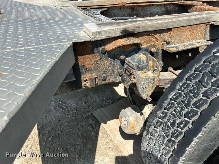 image for item DR4698 1990 Freightliner FLD  semi truck