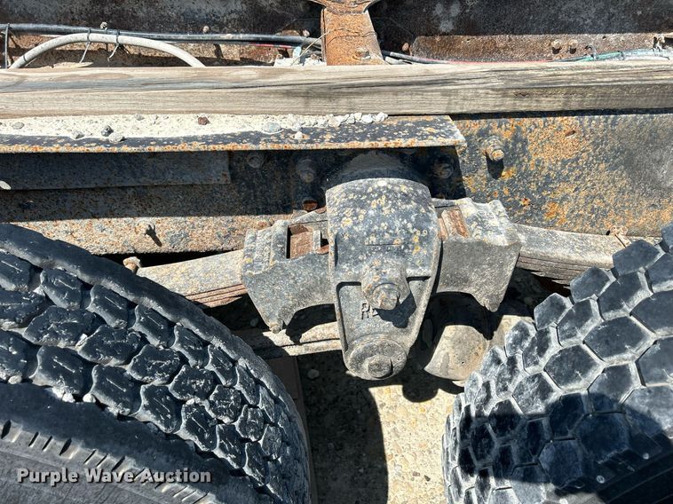 image for item DR4698 1990 Freightliner FLD  semi truck