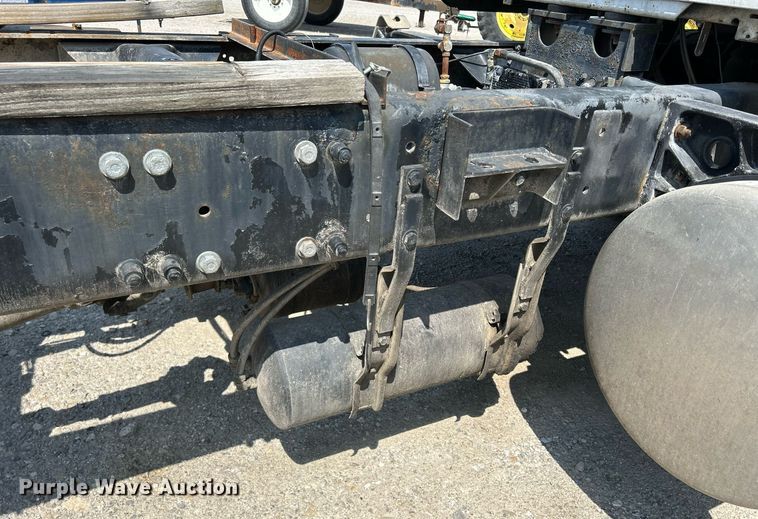 image for item DR4698 1990 Freightliner FLD  semi truck