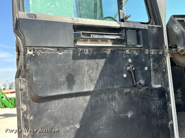 image for item DR4698 1990 Freightliner FLD  semi truck