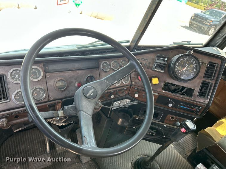 image for item DR4698 1990 Freightliner FLD  semi truck