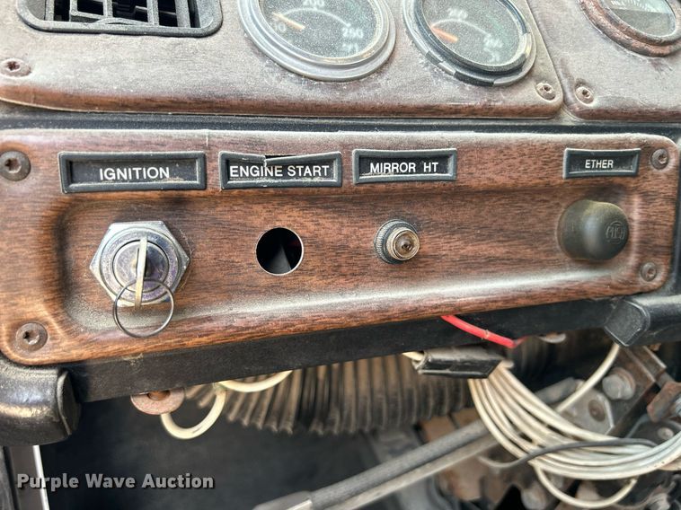 image for item DR4698 1990 Freightliner FLD  semi truck