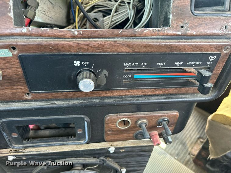 image for item DR4698 1990 Freightliner FLD  semi truck