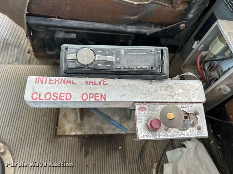 image for item DR4698 1990 Freightliner FLD  semi truck