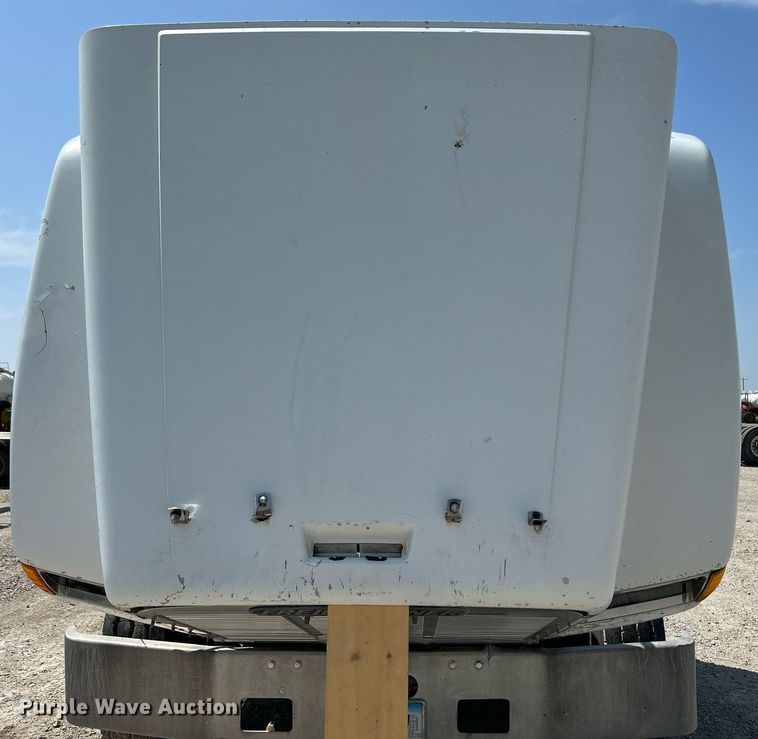 image for item DR4698 1990 Freightliner FLD  semi truck