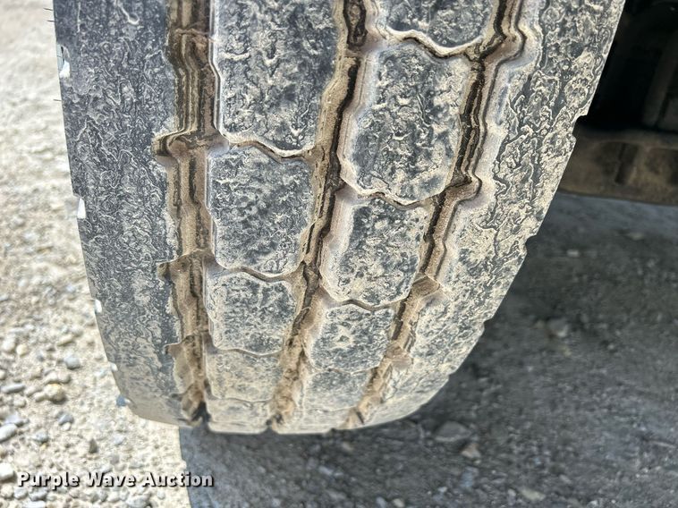 image for item DR4698 1990 Freightliner FLD  semi truck