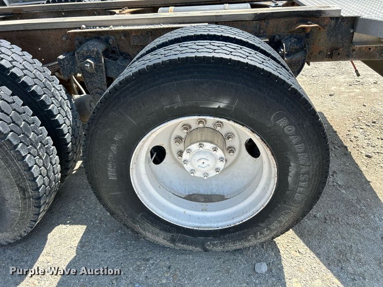 image for item DR4698 1990 Freightliner FLD  semi truck