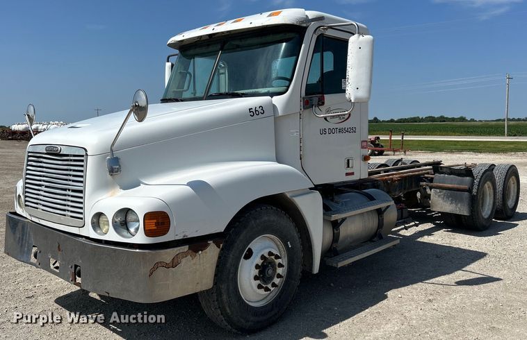 image for item DR4699 2003 Freightliner Century Class  semi truck