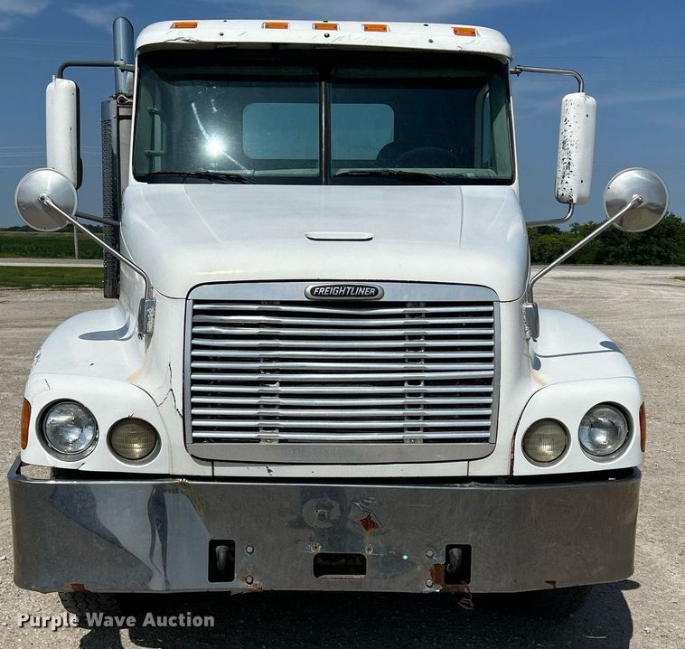 image for item DR4699 2003 Freightliner Century Class  semi truck