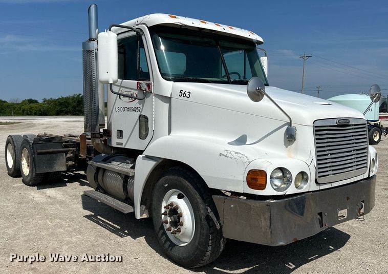 image for item DR4699 2003 Freightliner Century Class  semi truck