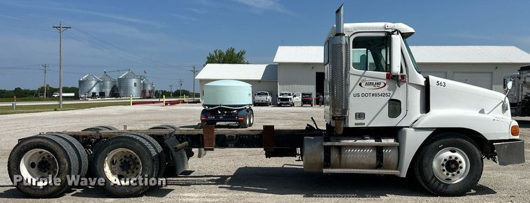 image for item DR4699 2003 Freightliner Century Class  semi truck