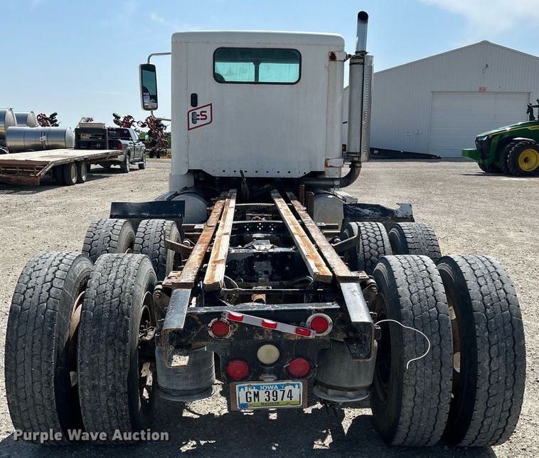 image for item DR4699 2003 Freightliner Century Class  semi truck