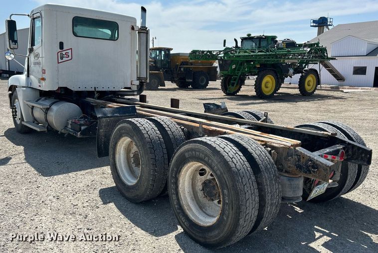 image for item DR4699 2003 Freightliner Century Class  semi truck