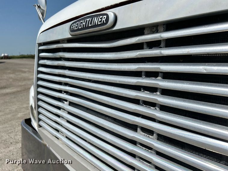 image for item DR4699 2003 Freightliner Century Class  semi truck