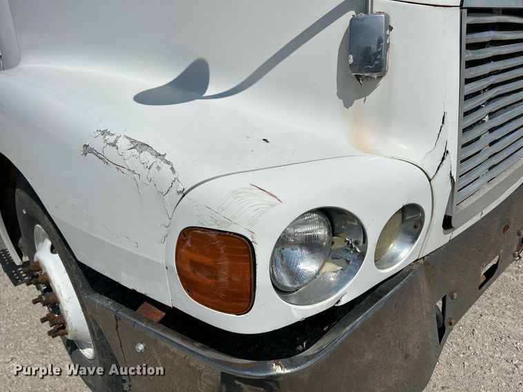 image for item DR4699 2003 Freightliner Century Class  semi truck