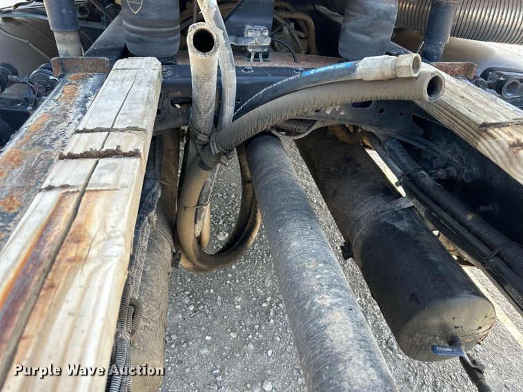 image for item DR4699 2003 Freightliner Century Class  semi truck