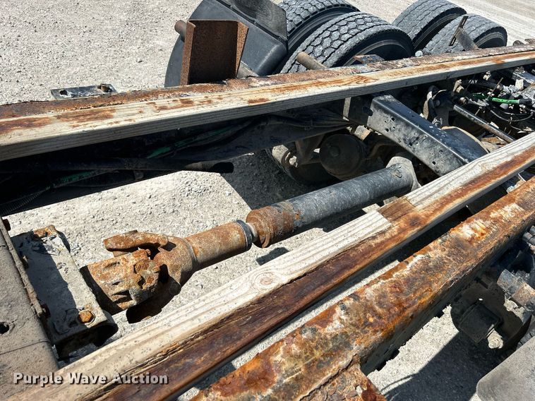 image for item DR4699 2003 Freightliner Century Class  semi truck