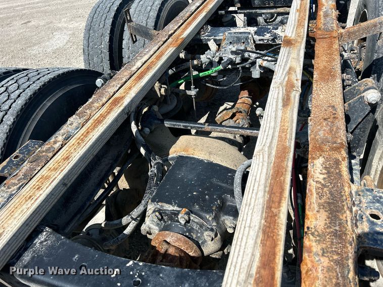 image for item DR4699 2003 Freightliner Century Class  semi truck