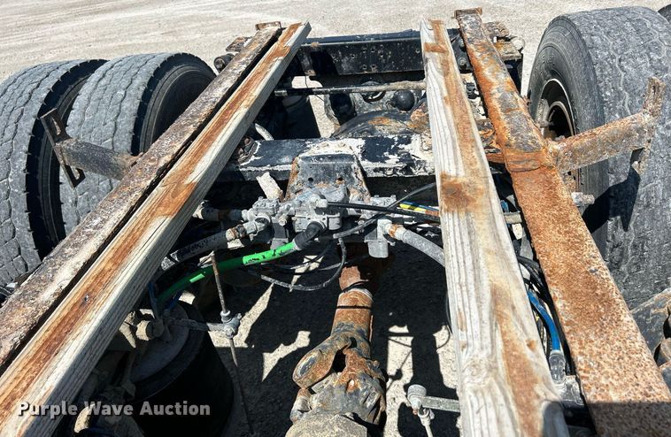 image for item DR4699 2003 Freightliner Century Class  semi truck