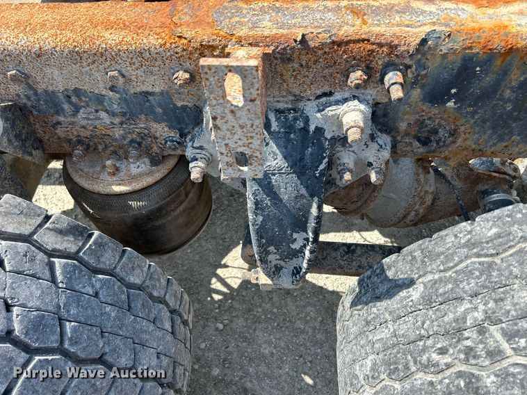 image for item DR4699 2003 Freightliner Century Class  semi truck