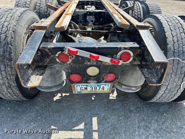 image for item DR4699 2003 Freightliner Century Class  semi truck