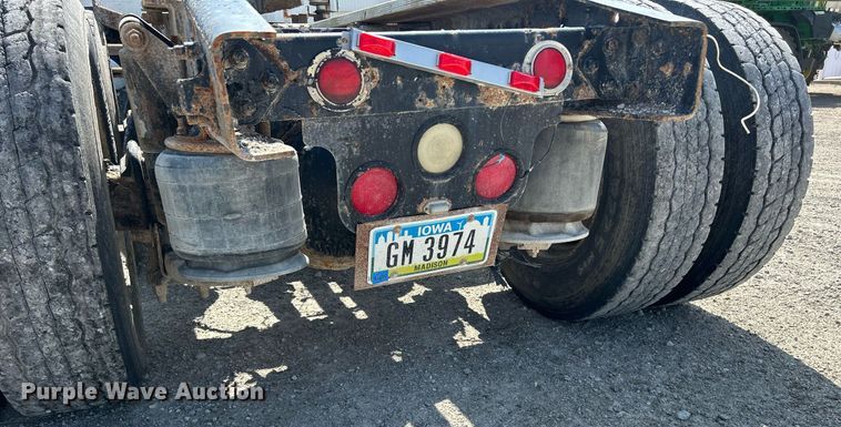 image for item DR4699 2003 Freightliner Century Class  semi truck