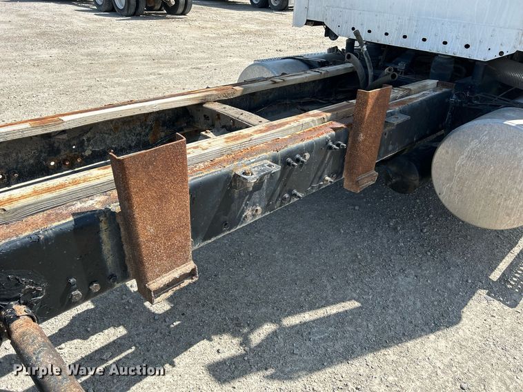 image for item DR4699 2003 Freightliner Century Class  semi truck