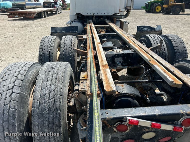 image for item DR4699 2003 Freightliner Century Class  semi truck