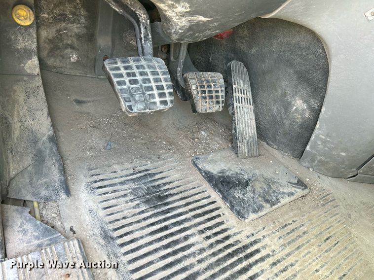 image for item DR4699 2003 Freightliner Century Class  semi truck