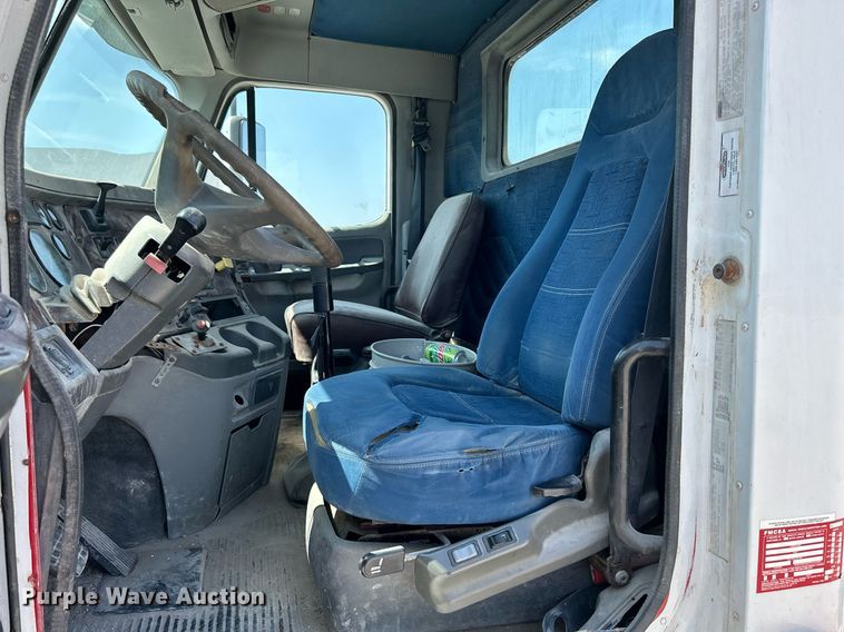 image for item DR4699 2003 Freightliner Century Class  semi truck