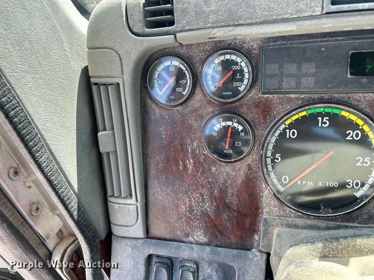 image for item DR4699 2003 Freightliner Century Class  semi truck