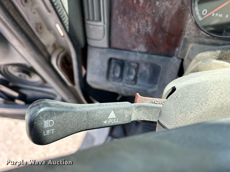 image for item DR4699 2003 Freightliner Century Class  semi truck