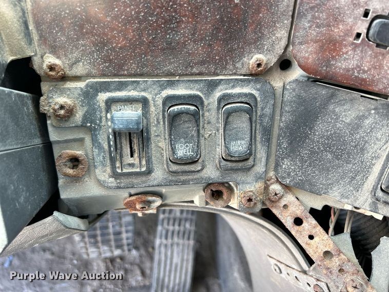 image for item DR4699 2003 Freightliner Century Class  semi truck