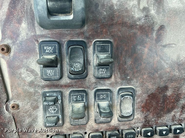 image for item DR4699 2003 Freightliner Century Class  semi truck