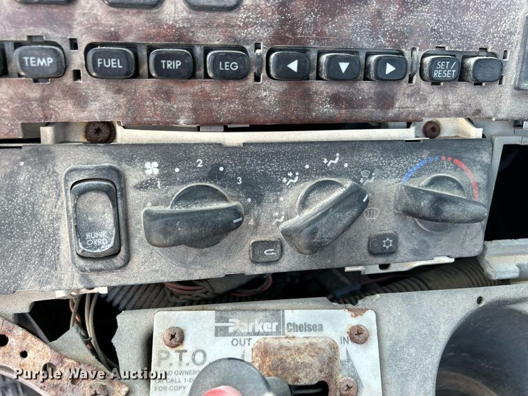 image for item DR4699 2003 Freightliner Century Class  semi truck