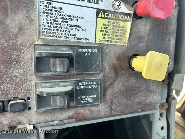 image for item DR4699 2003 Freightliner Century Class  semi truck