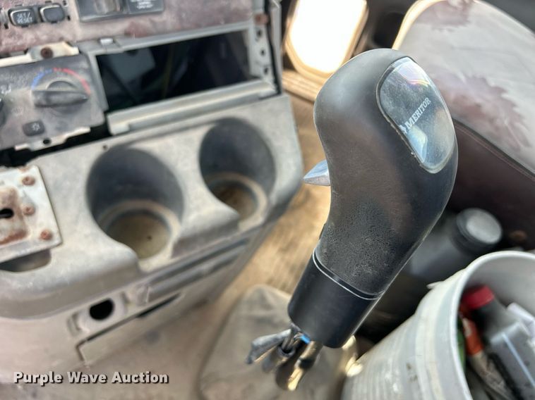 image for item DR4699 2003 Freightliner Century Class  semi truck