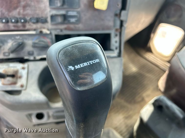 image for item DR4699 2003 Freightliner Century Class  semi truck