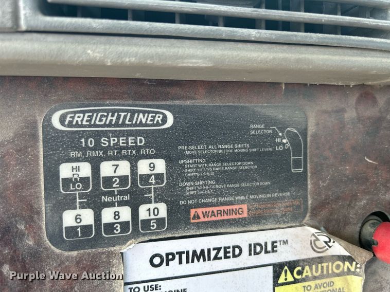 image for item DR4699 2003 Freightliner Century Class  semi truck