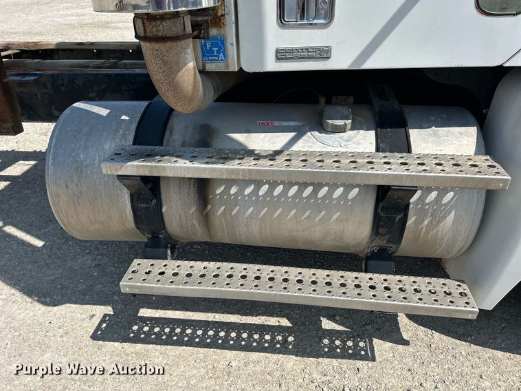 image for item DR4699 2003 Freightliner Century Class  semi truck