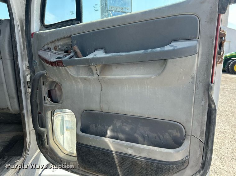 image for item DR4699 2003 Freightliner Century Class  semi truck