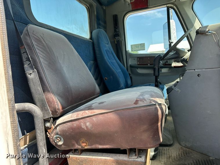 image for item DR4699 2003 Freightliner Century Class  semi truck