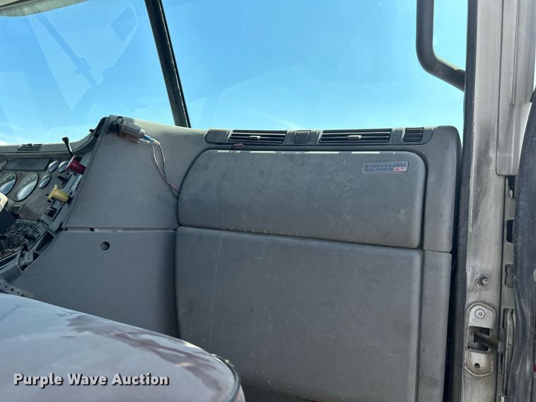 image for item DR4699 2003 Freightliner Century Class  semi truck