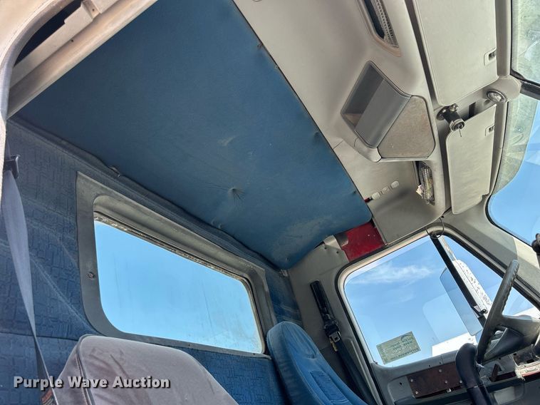 image for item DR4699 2003 Freightliner Century Class  semi truck