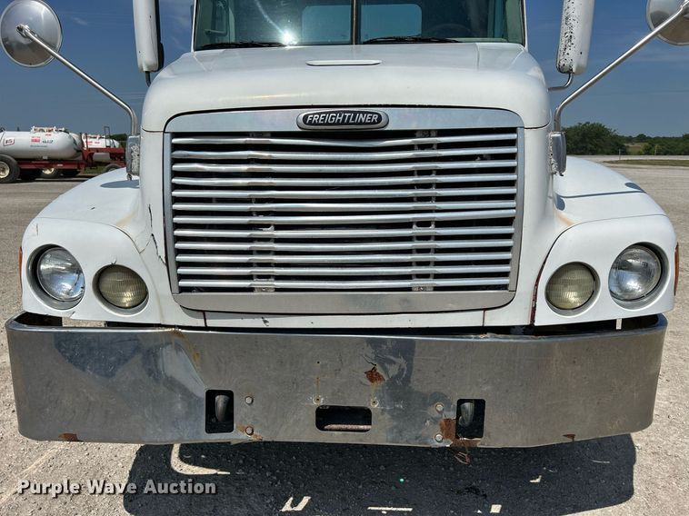 image for item DR4699 2003 Freightliner Century Class  semi truck