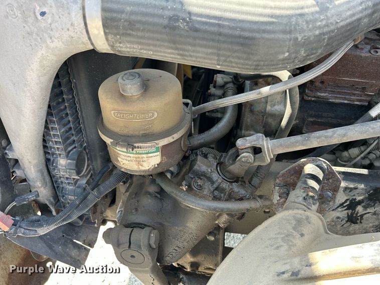 image for item DR4699 2003 Freightliner Century Class  semi truck