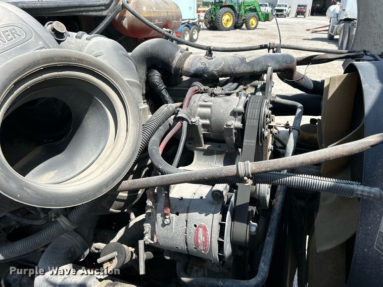 image for item DR4699 2003 Freightliner Century Class  semi truck