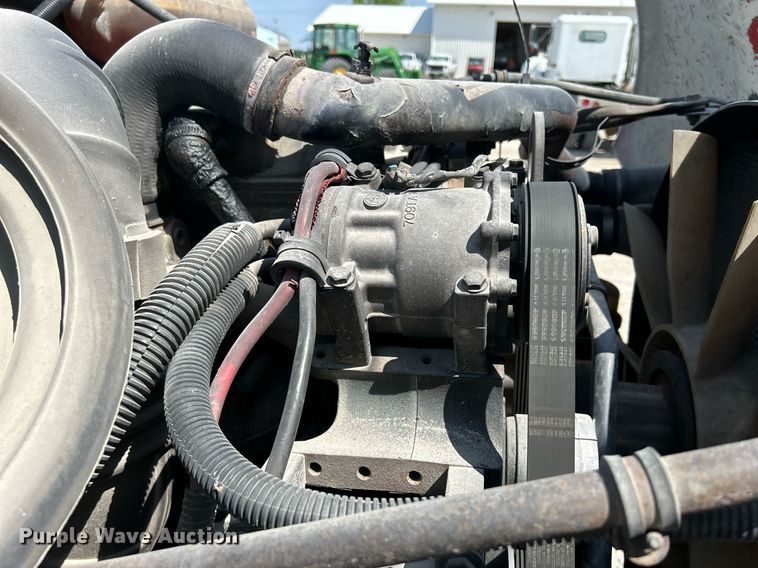 image for item DR4699 2003 Freightliner Century Class  semi truck