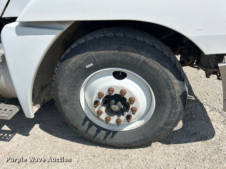 image for item DR4699 2003 Freightliner Century Class  semi truck