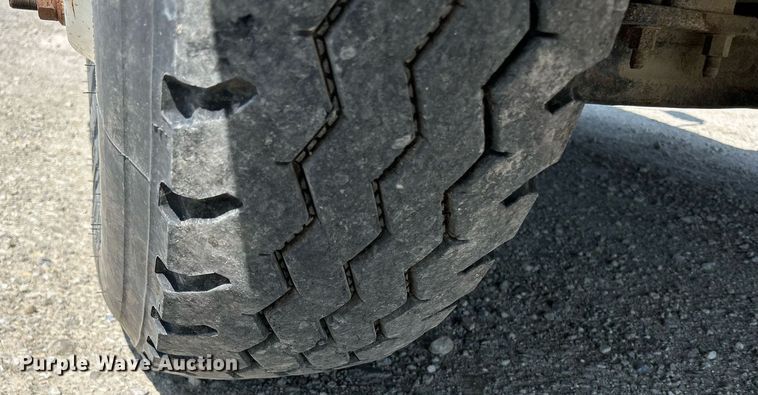 image for item DR4699 2003 Freightliner Century Class  semi truck